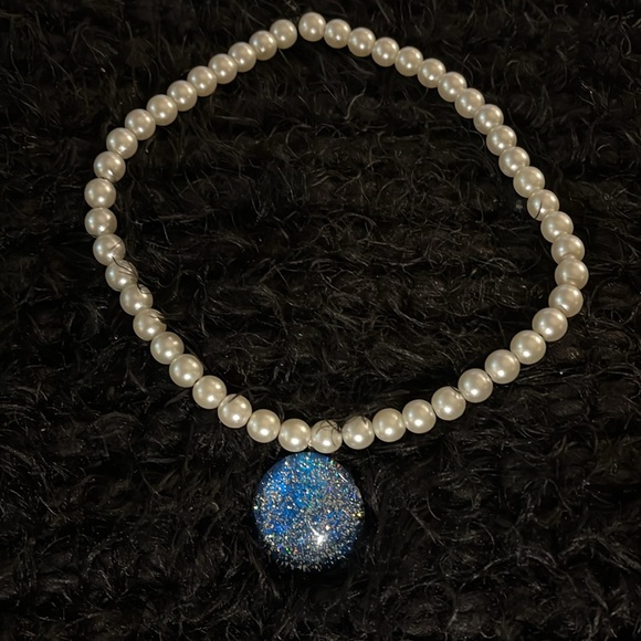Blue Glittery Marble Glass & Stretch Faux Pearls Hand Design Necklace - Picture 16 of 17